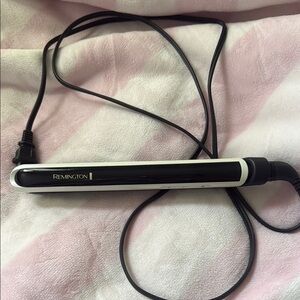 Remington Black and White Styling Tool